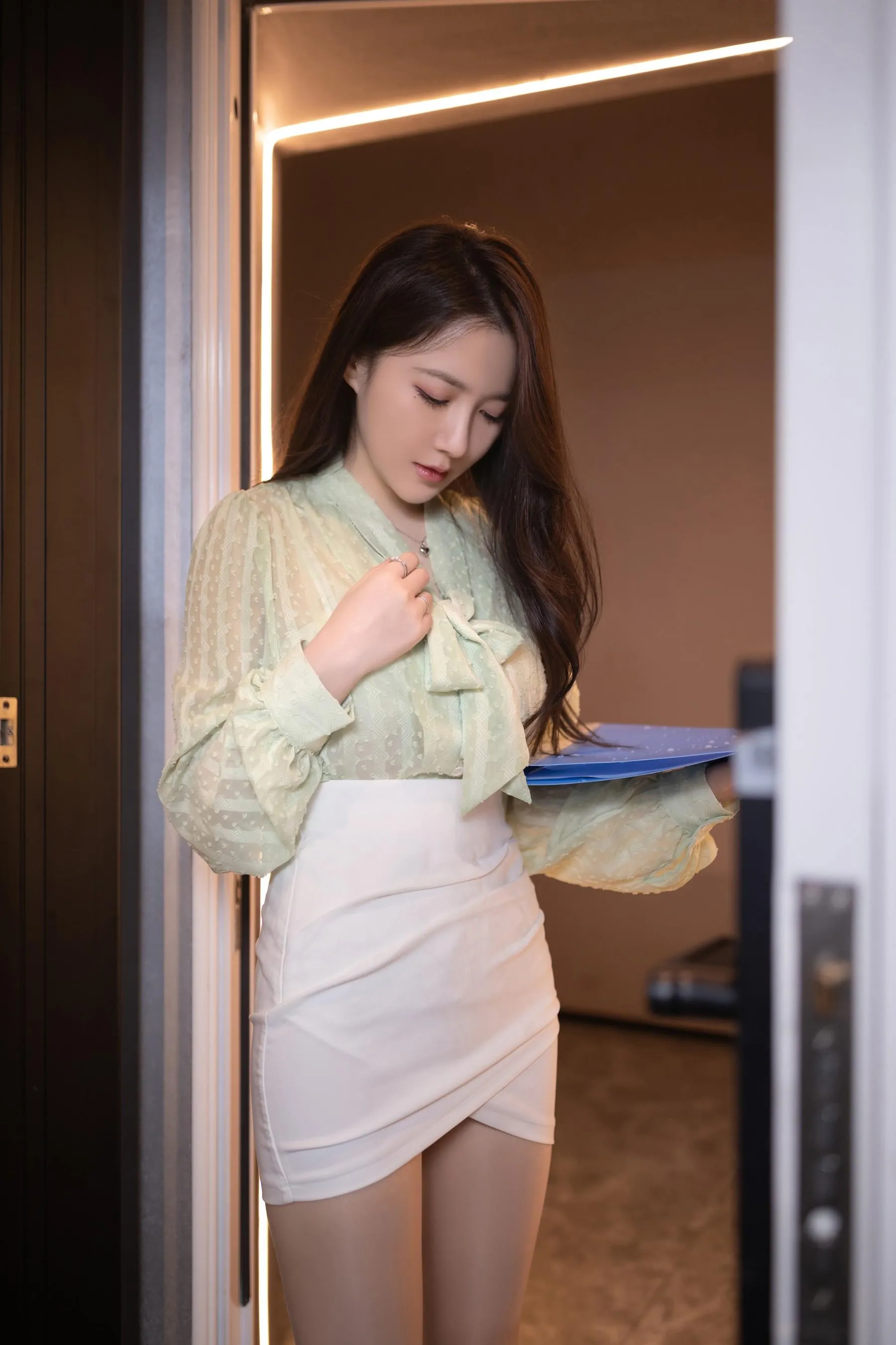 NO.0036 秀人名模鱼子酱Fish内部私购未上架《雨后彩虹》写真 [85P]插图